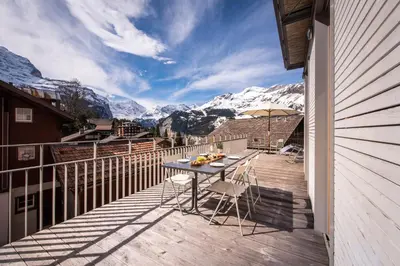 Ein allgemeiner Bergblick oder ein Berglick von der Ferienwohnung aus