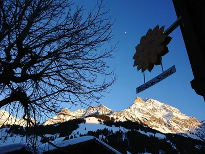 Ein allgemeiner Bergblick oder ein Berglick von der Pension aus