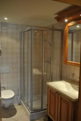 Ein Badezimmer in der Unterkunft Les Petits Mélèzes