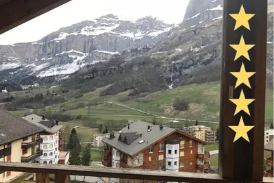 Ein allgemeiner Bergblick oder ein Berglick von der Ferienwohnung aus