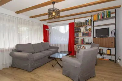 Ein Sitzbereich in der Unterkunft Ferienwohnung Kurhaus