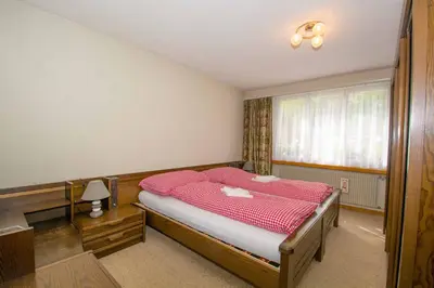 Ein Bett oder Betten in einem Zimmer der Unterkunft Ferienwohnung Kurhaus