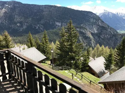 Ein allgemeiner Bergblick oder ein Berglick von des Chalets aus