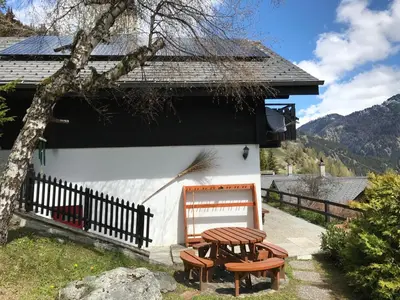 Ein allgemeiner Bergblick oder ein Berglick von des Chalets aus