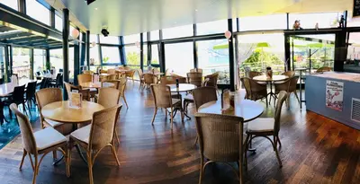 Ein Restaurant oder anderes Speiselokal in der Unterkunft Hotel Movieworld