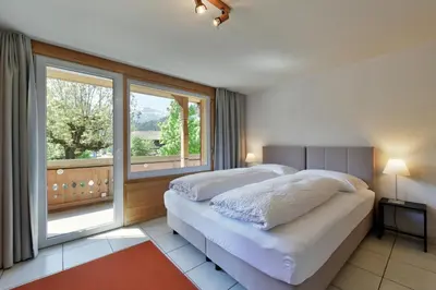 Ein Bett oder Betten in einem Zimmer der Unterkunft Ferienlenk Mountain Village