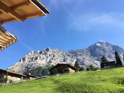 Ein allgemeiner Bergblick oder ein Berglick von der Ferienwohnung aus