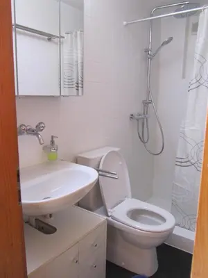 Ein Badezimmer in der Unterkunft Gutenbrunnenstrasse 94
