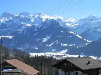 Ein allgemeiner Bergblick oder ein Berglick von der Ferienwohnung aus