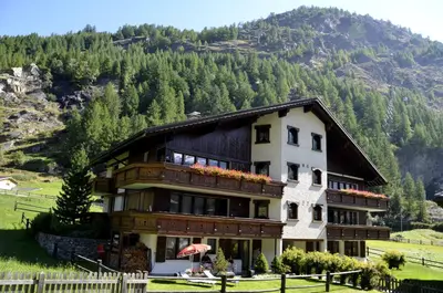 Ein allgemeiner Bergblick oder ein Berglick von der Ferienwohnung aus