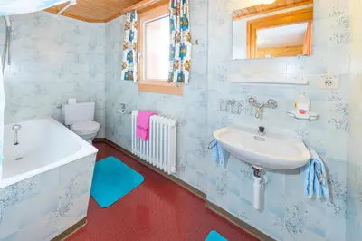 Ein Badezimmer in der Unterkunft Haus Miranda Grächen