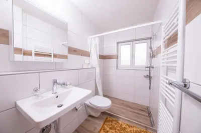 Ein Badezimmer in der Unterkunft Haus Astoria