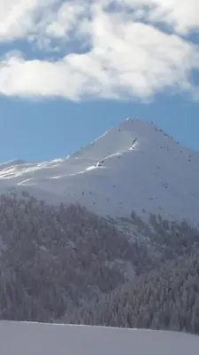 Ein allgemeiner Bergblick oder ein Berglick von des Chalets aus