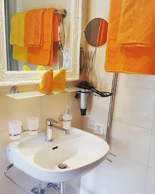 Ein Badezimmer in der Unterkunft Casa Aries & Studio Aurora - mit Pool, in Cavigliano nur 8 km von Ascona und Locarno entfernt