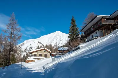 Ein allgemeiner Bergblick oder ein Berglick von der Ferienwohnung aus