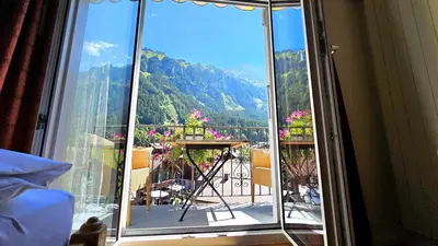 Ein allgemeiner Bergblick oder ein Berglick von des Hotels aus