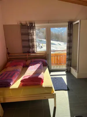 Ein Bett oder Betten in einem Zimmer der Unterkunft Berghotel Furggstalden