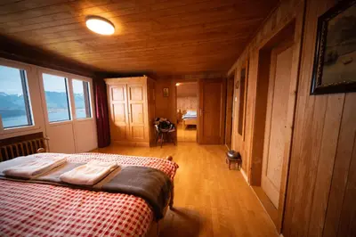 Ein Bett oder Betten in einem Zimmer der Unterkunft CHALET EGGLEN 