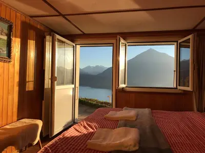 Ein allgemeiner Bergblick oder ein Berglick von des Chalets aus