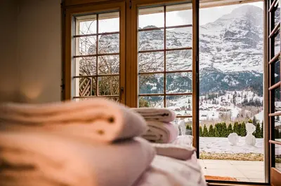Ein allgemeiner Bergblick oder ein Berglick von der Ferienwohnung aus
