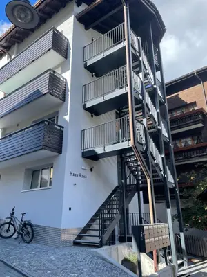 Das Gebäude in dem sich die Ferienwohnung befindet