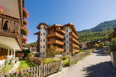 Ein allgemeiner Bergblick oder ein Berglick von der Ferienwohnung aus