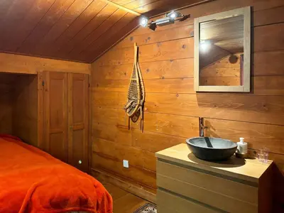 Ein Bett oder Betten in einem Zimmer der Unterkunft Magnifique chalet familial pour 10 personnes au coeur de Nax