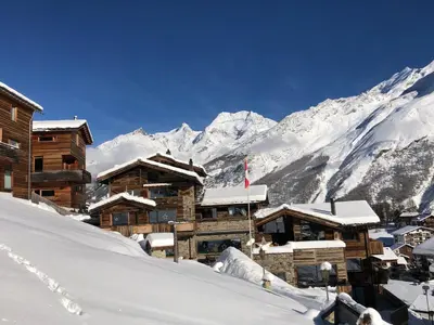 Ein allgemeiner Bergblick oder ein Berglick von des Bed & Breakfasts aus