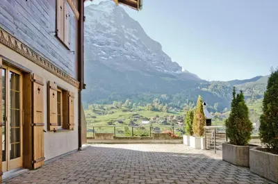 Ein allgemeiner Bergblick oder ein Berglick von der Ferienwohnung aus