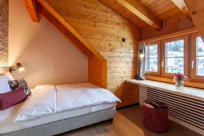 Ein Bett oder Betten in einem Zimmer der Unterkunft Sonne Andermatt Swiss Quality Hotel