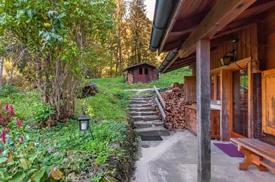 Ein Garten an der Unterkunft Charming Little Chalet for 6 People & Free Ski Lockers