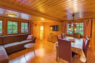 Ein Sitzbereich in der Unterkunft Charming Little Chalet for 6 People & Free Ski Lockers