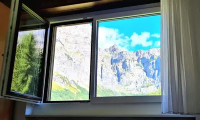 Ein allgemeiner Bergblick oder ein Berglick von der Ferienwohnung aus