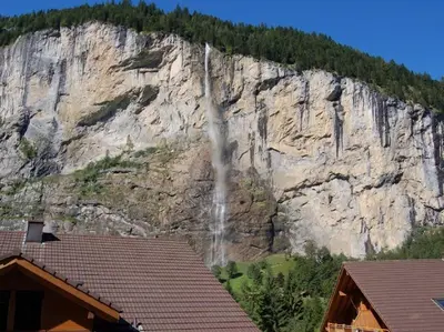 Ein allgemeiner Bergblick oder ein Berglick von der Ferienwohnung aus