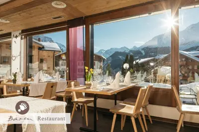 Ein allgemeiner Bergblick oder ein Berglick von des Hotels aus