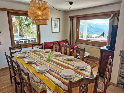 Ein allgemeiner Bergblick oder ein Berglick von des Chalets aus