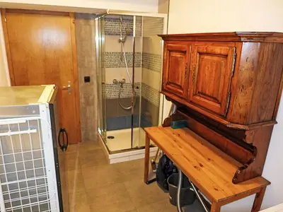 Ein Badezimmer in der Unterkunft Chalet Chalet Aglaia by Interhome