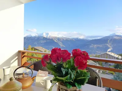 Ein allgemeiner Bergblick oder ein Berglick von der Ferienwohnung aus