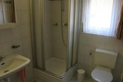 Ein Badezimmer in der Unterkunft Haus Amara