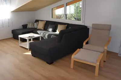 Ein Sitzbereich in der Unterkunft Ferienwohnung Gemeindematte