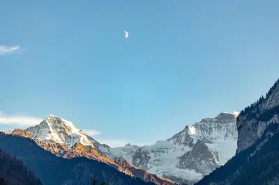 Ein allgemeiner Bergblick oder ein Berglick von des Chalets aus