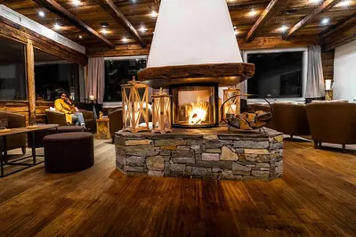 Ein Sitzbereich in der Unterkunft Lifestyle & Spa Hotel Grächerhof
