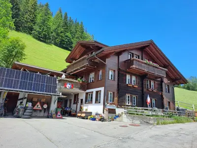 Das Gebäude in dem sich das Chalet befindet