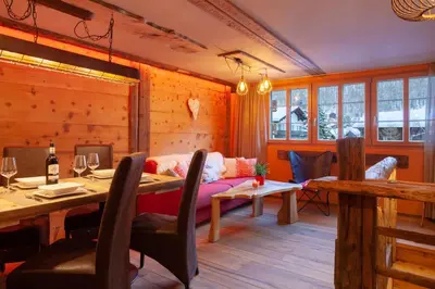 Ein Sitzbereich in der Unterkunft Chalet Schuler