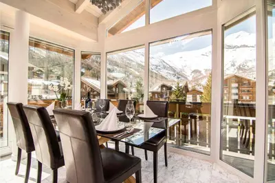 Ein allgemeiner Bergblick oder ein Berglick von der Ferienwohnung aus