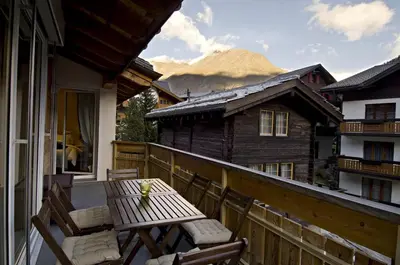 Ein allgemeiner Bergblick oder ein Berglick von der Ferienwohnung aus