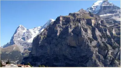 Ein allgemeiner Bergblick oder ein Berglick von der Ferienwohnung aus