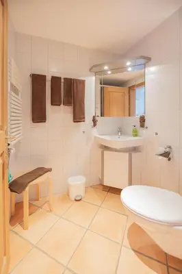 Ein Badezimmer in der Unterkunft MOM - Alpine Boutique Apartments, Chalet Fagus, Terrace Studio