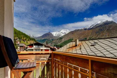 Ein allgemeiner Bergblick oder ein Berglick von der Ferienwohnung aus