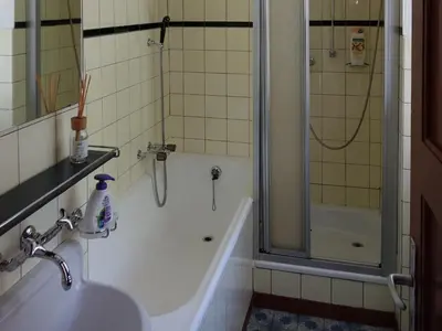 Ein Badezimmer in der Unterkunft Pension Bellevue Gondo
